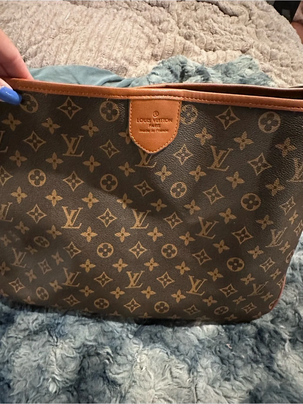 Curated Luxury luxury shoulder